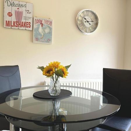 Ashford Holiday Home Smithy Drive Sleeps 5 Free Wifi And Vehicle Parking Kingsnorth 외부 사진