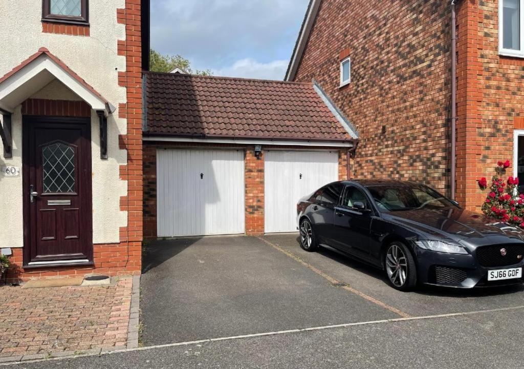 Ashford Holiday Home Smithy Drive Sleeps 5 Free Wifi And Vehicle Parking Kingsnorth 외부 사진