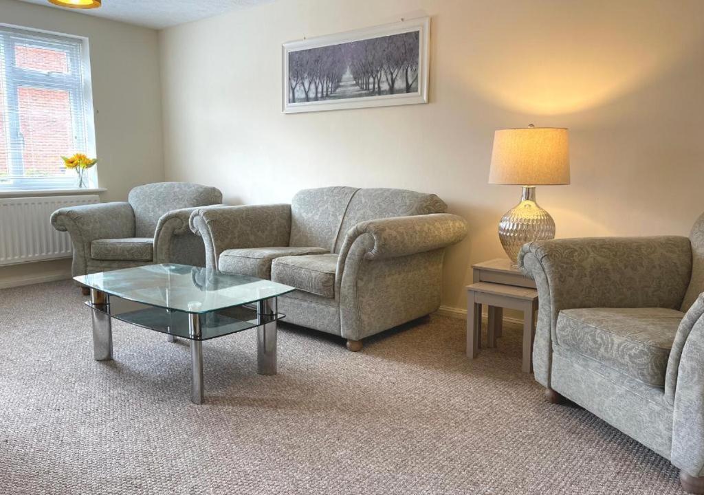 Ashford Holiday Home Smithy Drive Sleeps 5 Free Wifi And Vehicle Parking Kingsnorth 외부 사진