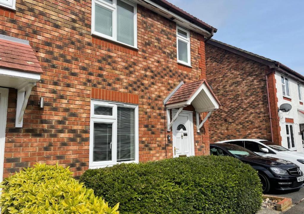 Ashford Holiday Home Smithy Drive Sleeps 5 Free Wifi And Vehicle Parking Kingsnorth 외부 사진