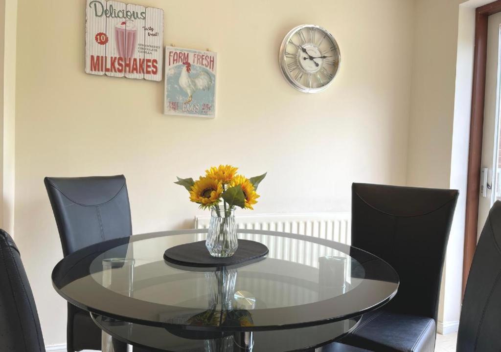 Ashford Holiday Home Smithy Drive Sleeps 5 Free Wifi And Vehicle Parking Kingsnorth 외부 사진