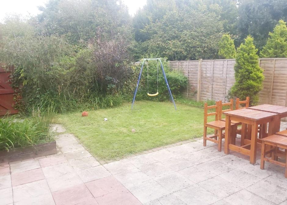 Ashford Holiday Home Smithy Drive Sleeps 5 Free Wifi And Vehicle Parking Kingsnorth 외부 사진