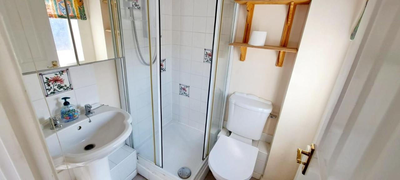 Ashford Holiday Home Smithy Drive Sleeps 5 Free Wifi And Vehicle Parking Kingsnorth 외부 사진